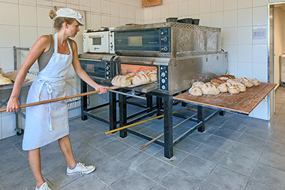 Frisches Brot aus dem Steinofen