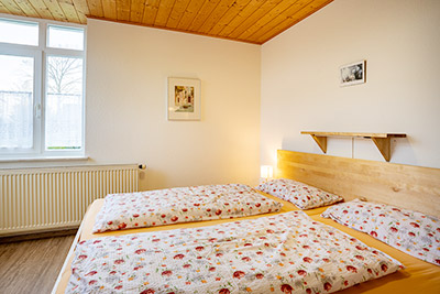 Schlafzimmer mit Doppelbett